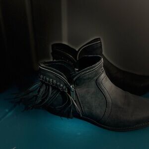 Stylish Black Ankle Boots with Fringe Detail